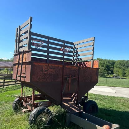 Hooping Grain Cart